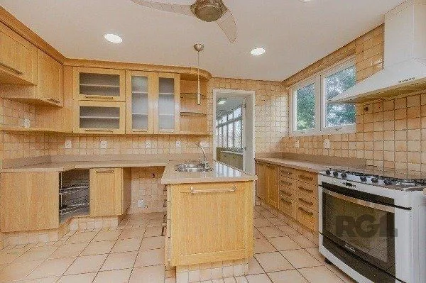 Imagem Vende-se luxuoso apartamento 3 quartos c/ suíte, dependência de empregada, gabinete, 2 vagas cobertas - 283m² - Moinhos de Vento