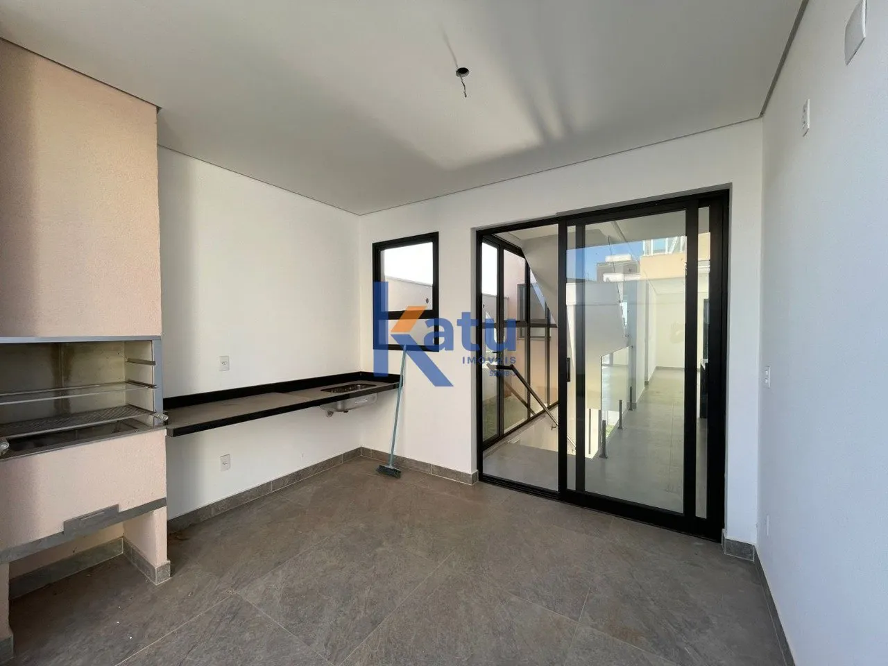 Imagem CASA PARA VENDA NO CONDOMÍNIO RESERVA DA ERMIDA EM JUNDIAÍ/SP

Término de Construção

O imóvel...
