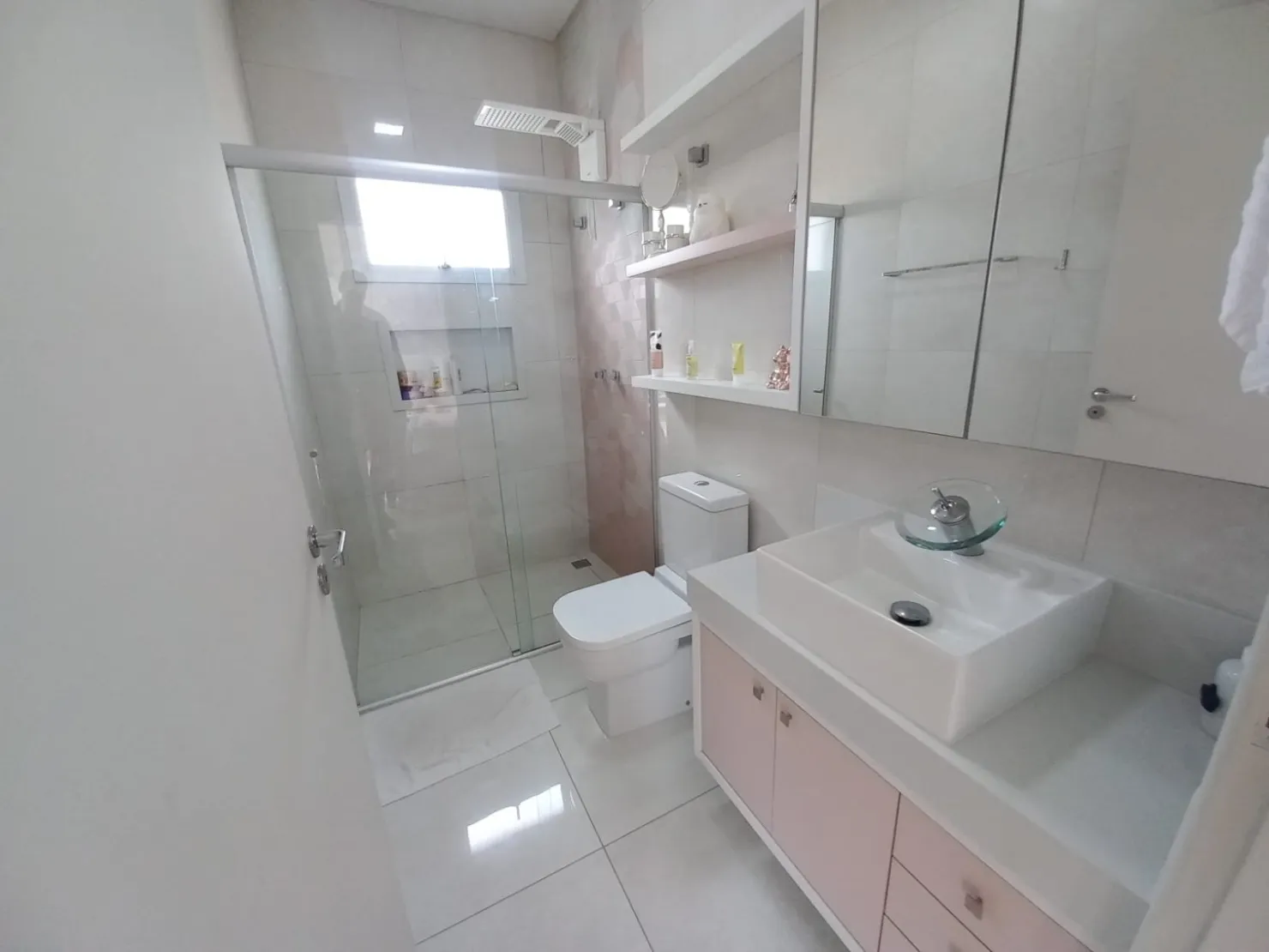 Imagem Casa Alto Padrão à venda com 3 suítes, piscina e muito conforto, Alto do Cardoso, Pindamonhangaba, SP
