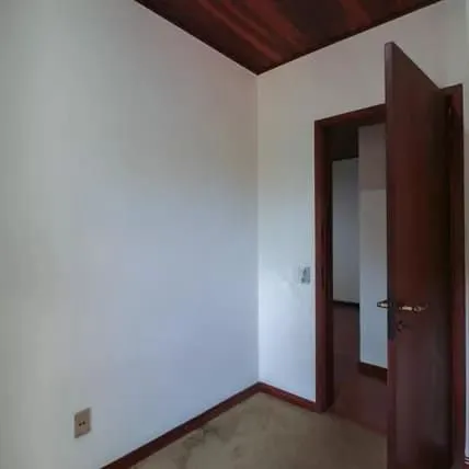 Imagem Casa à venda com 4 dormitorios no Bairro Nonoai - Porto Alegre