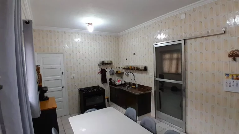 Imagem Sobreposta Alta, com Garagem Fechada, Ponta da Praia