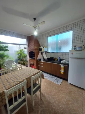 Imagem Casa triplex com piscina á venda em Santos
