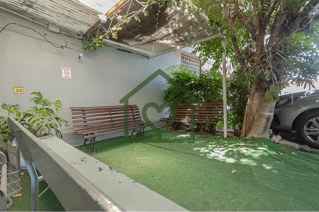 Imagem Descubra o seu novo lar em Porto Alegre, RS! Este charmoso apartamento localizado na Av. Princesa Is...