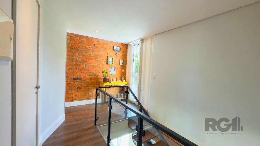 Imagem Casa para Venda - 315m², 3 dormitórios, sendo 1 suites, 2 vagas - Teresópolis