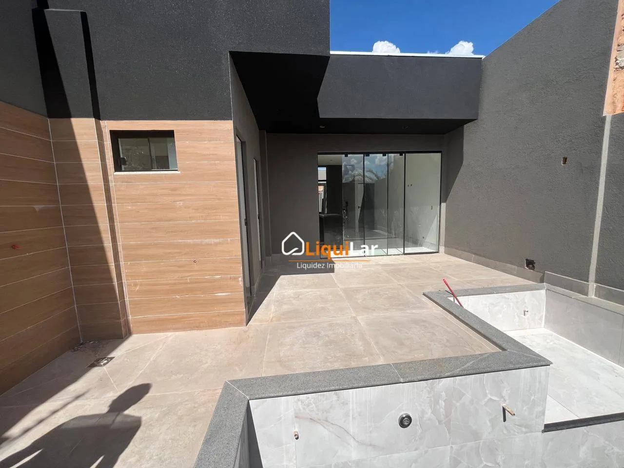 Imagem : Casa Nova à Venda na Vila Carlota com 2 Suítes e Piscina