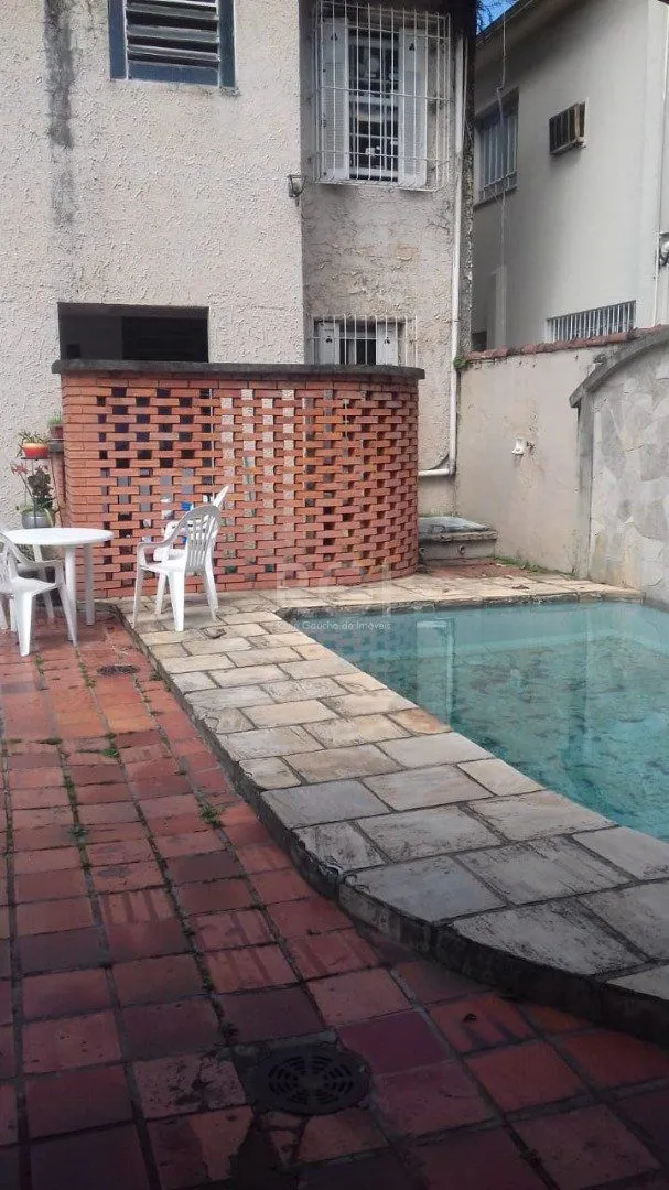 Imagem terreno localizado no bairro Menino Deus, podendo ser construído prédio comercial, localização privilegiada.