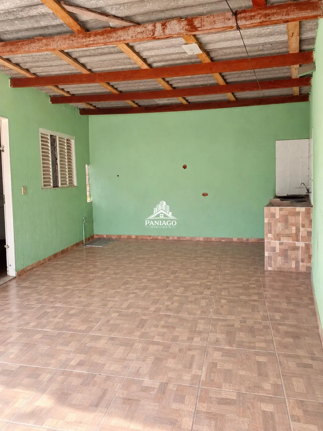 Imagem Casa Quintal, Espaço Externo, Localizada no Bairro Areão, Próxima à Região Centr