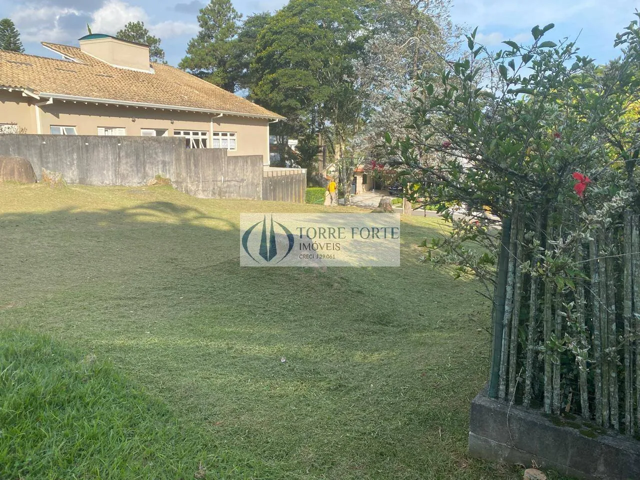 Imagem Excelente terreno na Aldeia da Serra com 466 m², pronto para construir.