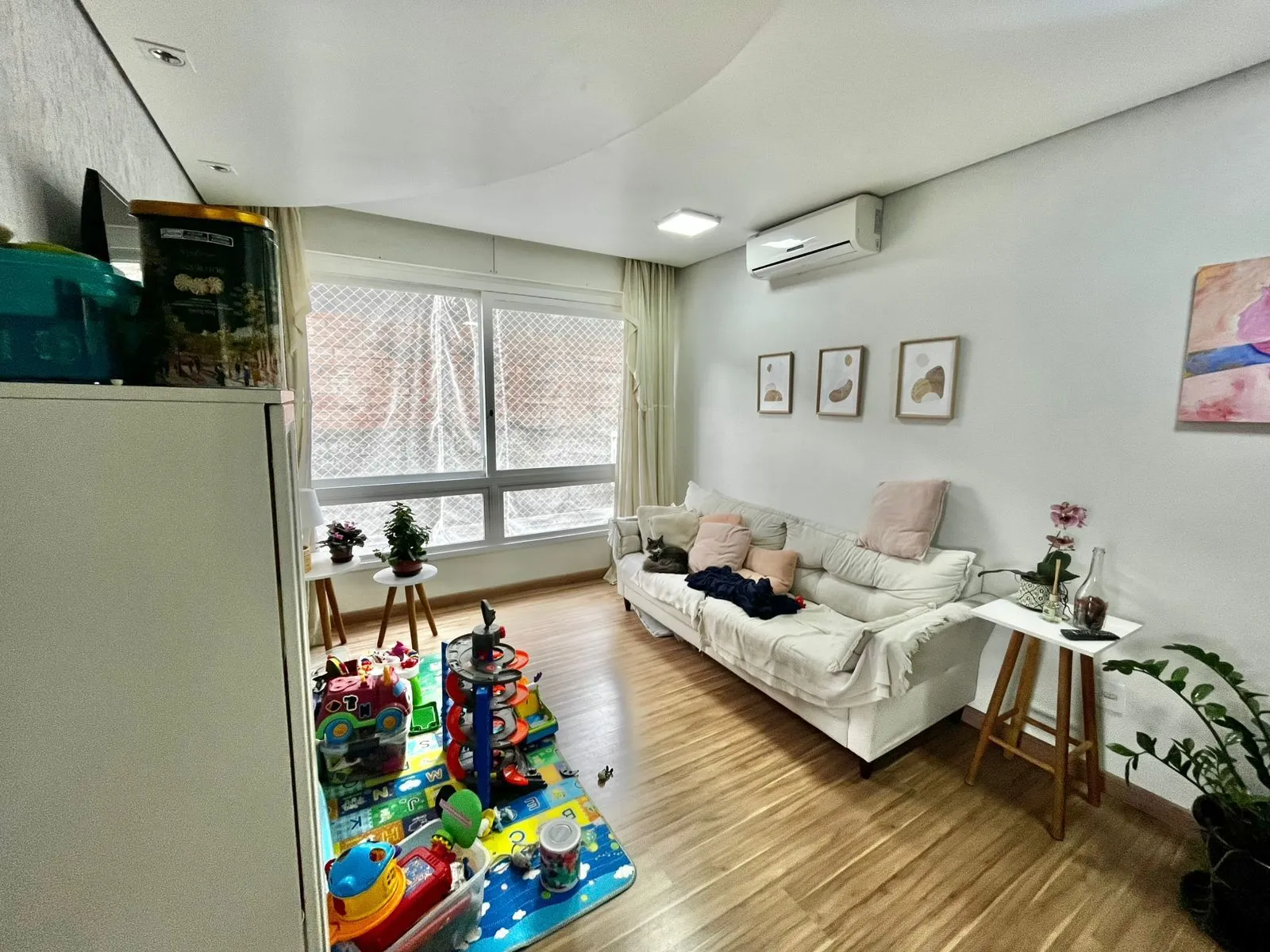 Imagem Apto de 02 dorm, banho, sala, coz, area, banho aux, dep, vaga no Cristo Redentor