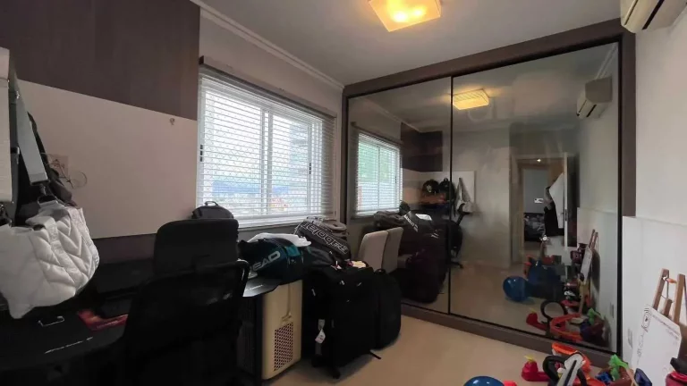Imagem Apartamento com 2 dormitórios sendo 1 suíte e 2 vagas de garagem no Centro de Balneário Camboriú/SC