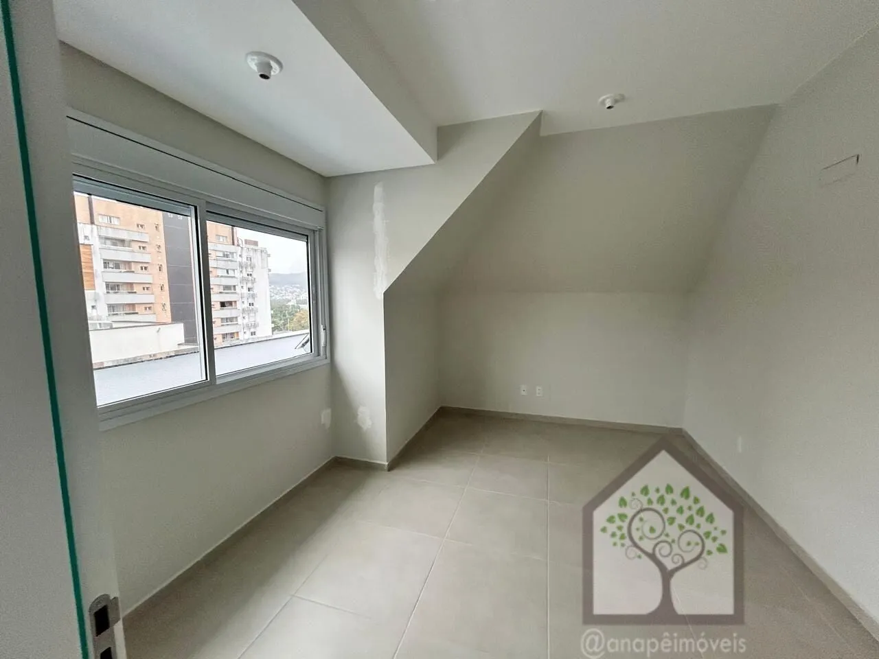 Imagem Cobertura duplex à venda no Itacorubi, nova, financiável e pronta para morar.