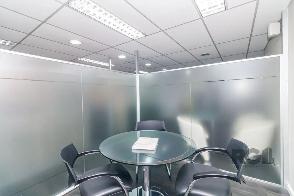 Imagem Excelente sala comercial de 140m² no centro.