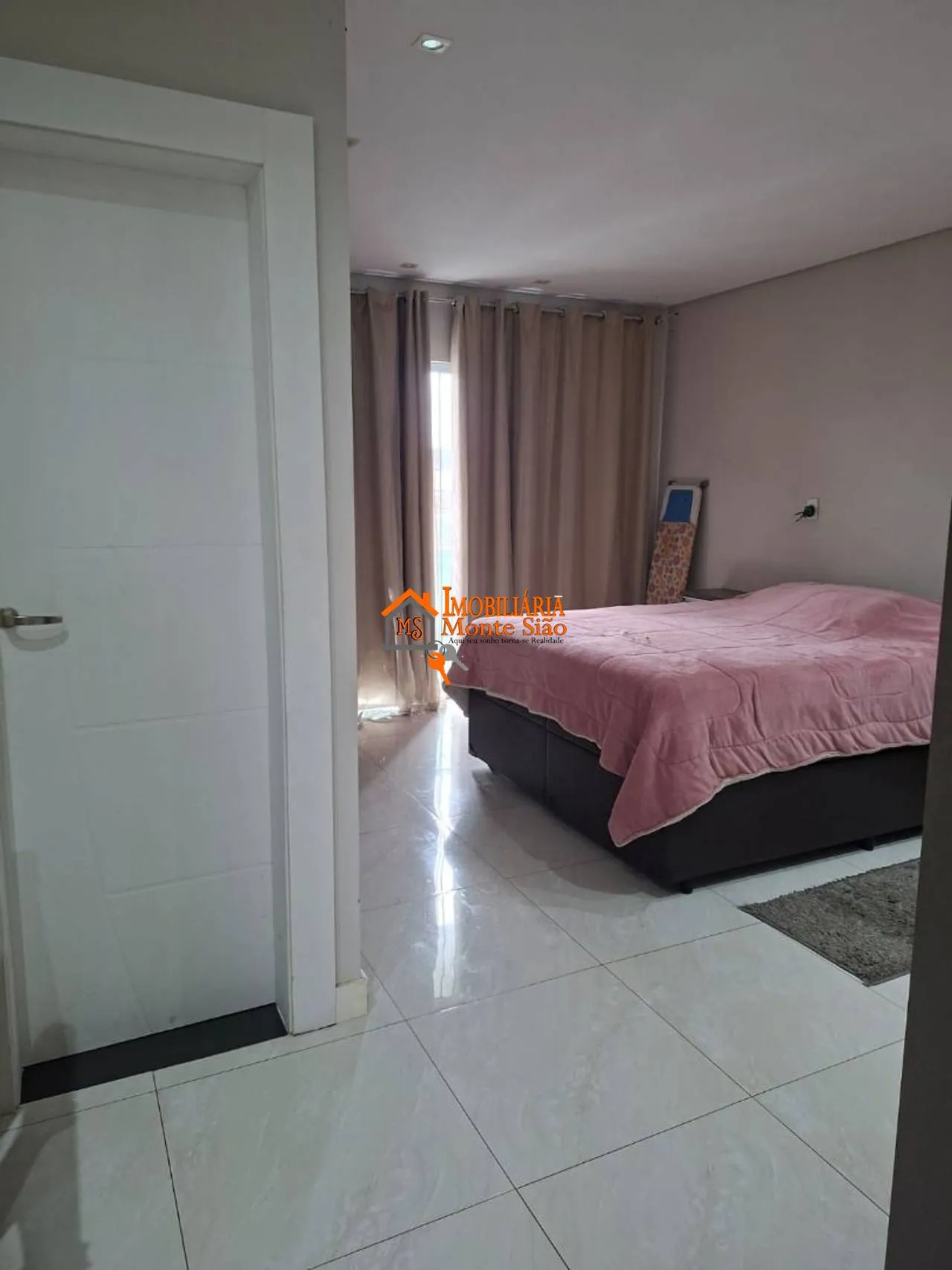 Imagem Sobrado com 3 dormitórios à venda, 250 m² por R$ 740.000,00 - Jardim Presidente Dutra - Guarulhos/SP