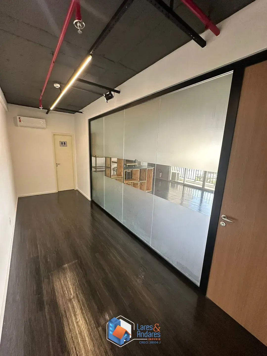Imagem Conjunto comercial para venda em Água Branca, 109m²