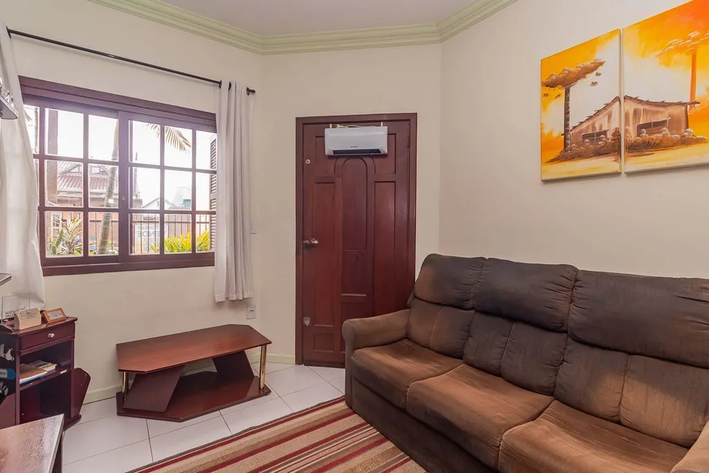 Imagem Casa de 3 dormitórios à venda Bairro Rubem Berta - Porto Alegre