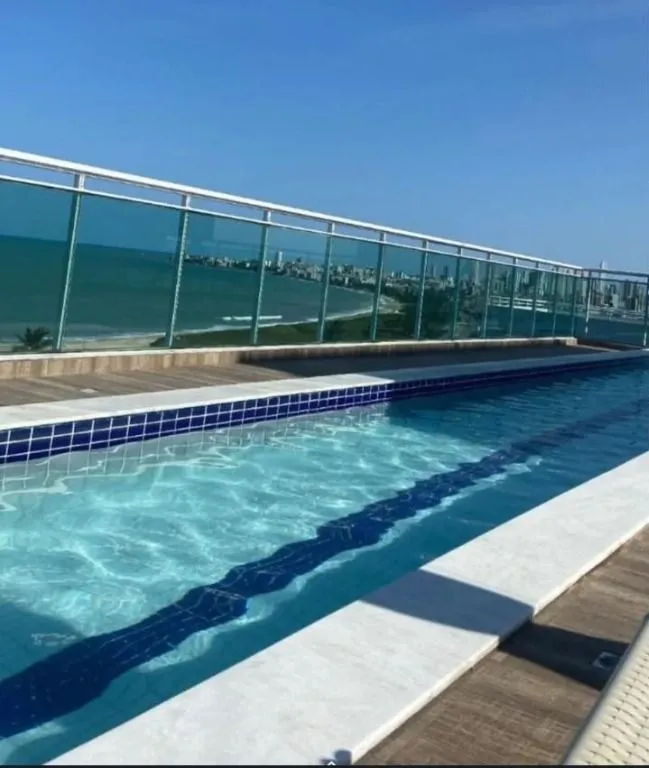 Imagem Apartamento com 2 quartos e suíte a 90m da praia de Intermares. Rooftop com piscina e excelente opção para investir.