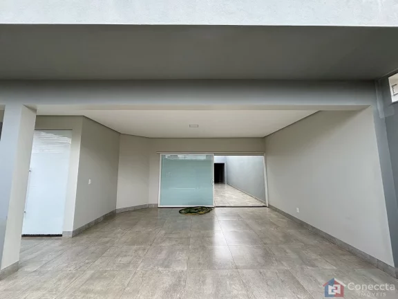 Imagem Casa de Alto Padrão à Venda em Patos de Minas - 205m² de Construção
