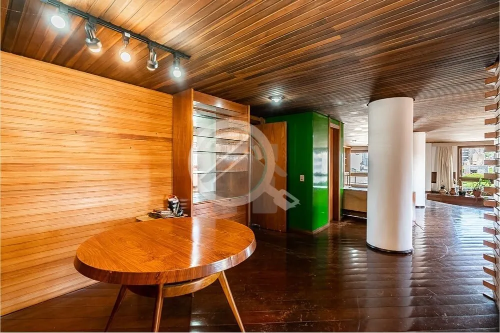 Imagem Excelente Oportunidade para Reforma Amplo apartamento de 232m² localizado na Rua João Abott, no ba...