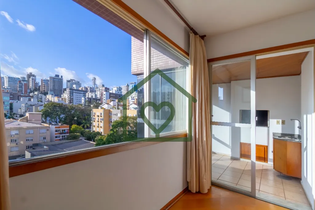 Apartamento com 3 dormitórios, sendo 1 suíte com sacada, localizado no bairro Petrópolis, em Port...
