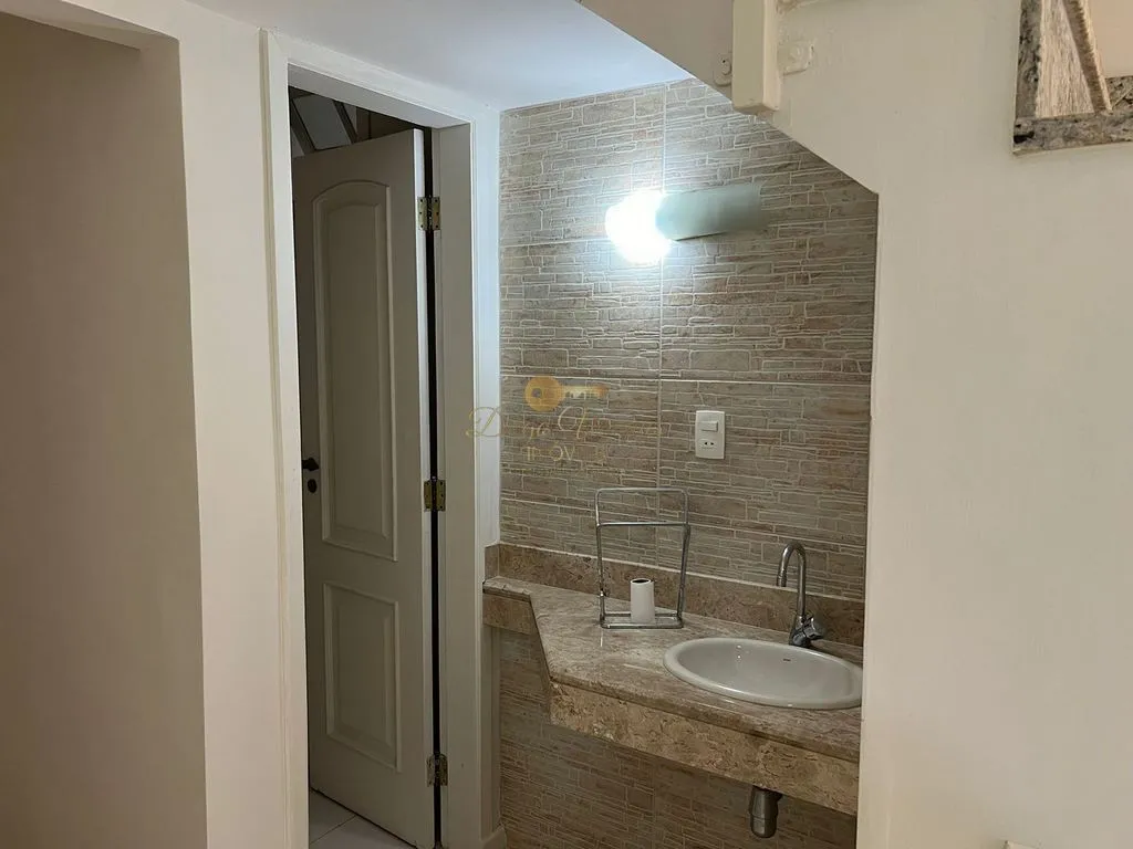 Imagem Casa em Condomínio para Venda em Teresópolis / RJ no bairro Comary