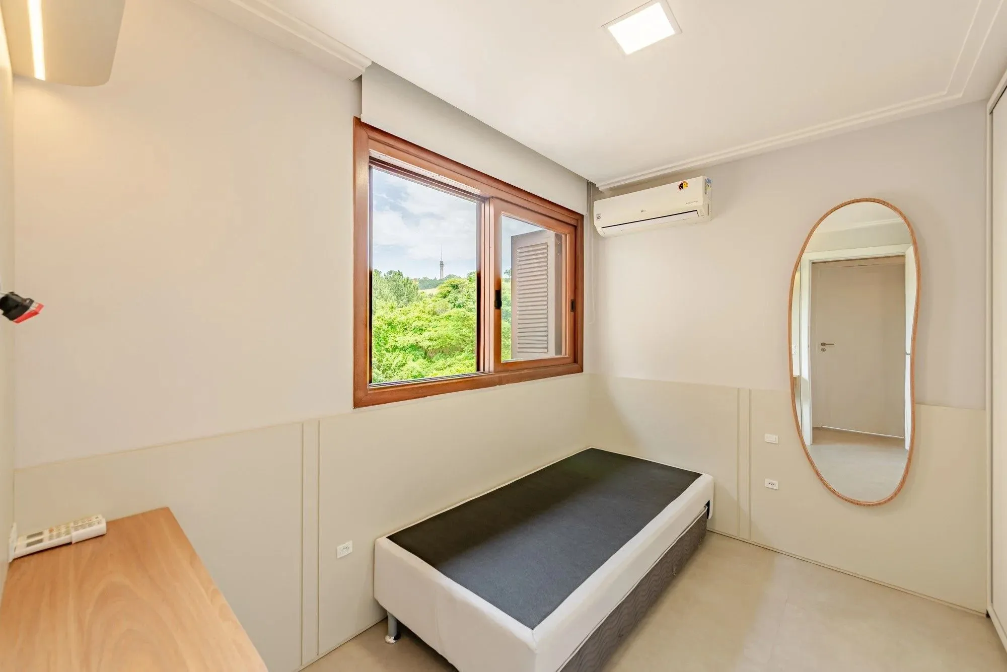Imagem Casa em condomínio com 3 dormitórios, suíte e 3 vagas.