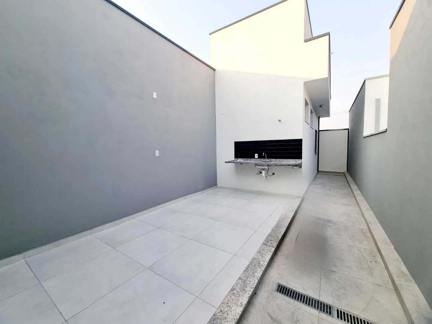 Imagem Casa térrea moderna com 3 dormitórios, suíte, closet, área gourmet e acabamentos de alta qualidade e bom gosto.