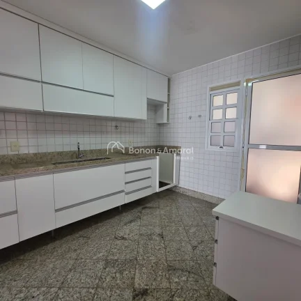Imagem Localizada em um ambiente tranquilo, com apenas 59 residências, esta aconchegante e charmosa casa e...