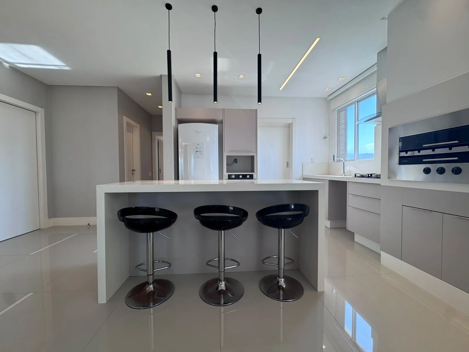 Imagem Apartamento com vista para o mar à venda com 129m2 por R$ 2.690.000,00