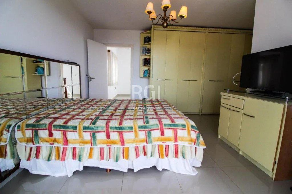 Imagem Casa para Venda - 300m², 3 dormitórios, sendo 1 suites, 4 vagas - Teresópolis