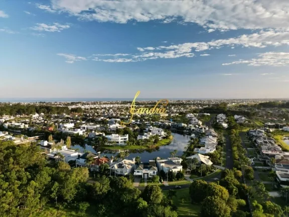 Imagem Sobrado Ilhas Park Atlântida finamente mobiliado e decorado