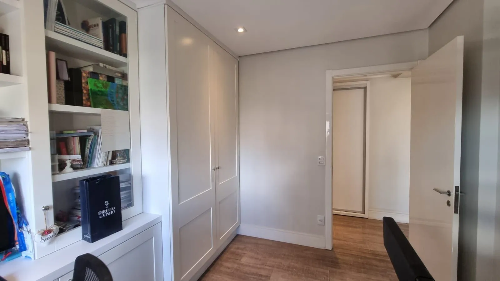 Imagem Apartamento 3 dormitórios com dependência, 127m privativos, duas vagas individuais no Bairro Higienópolis