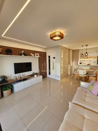 Imagem Excelente apartamento reformado com três quartos varanda a venda no caminho das arvores