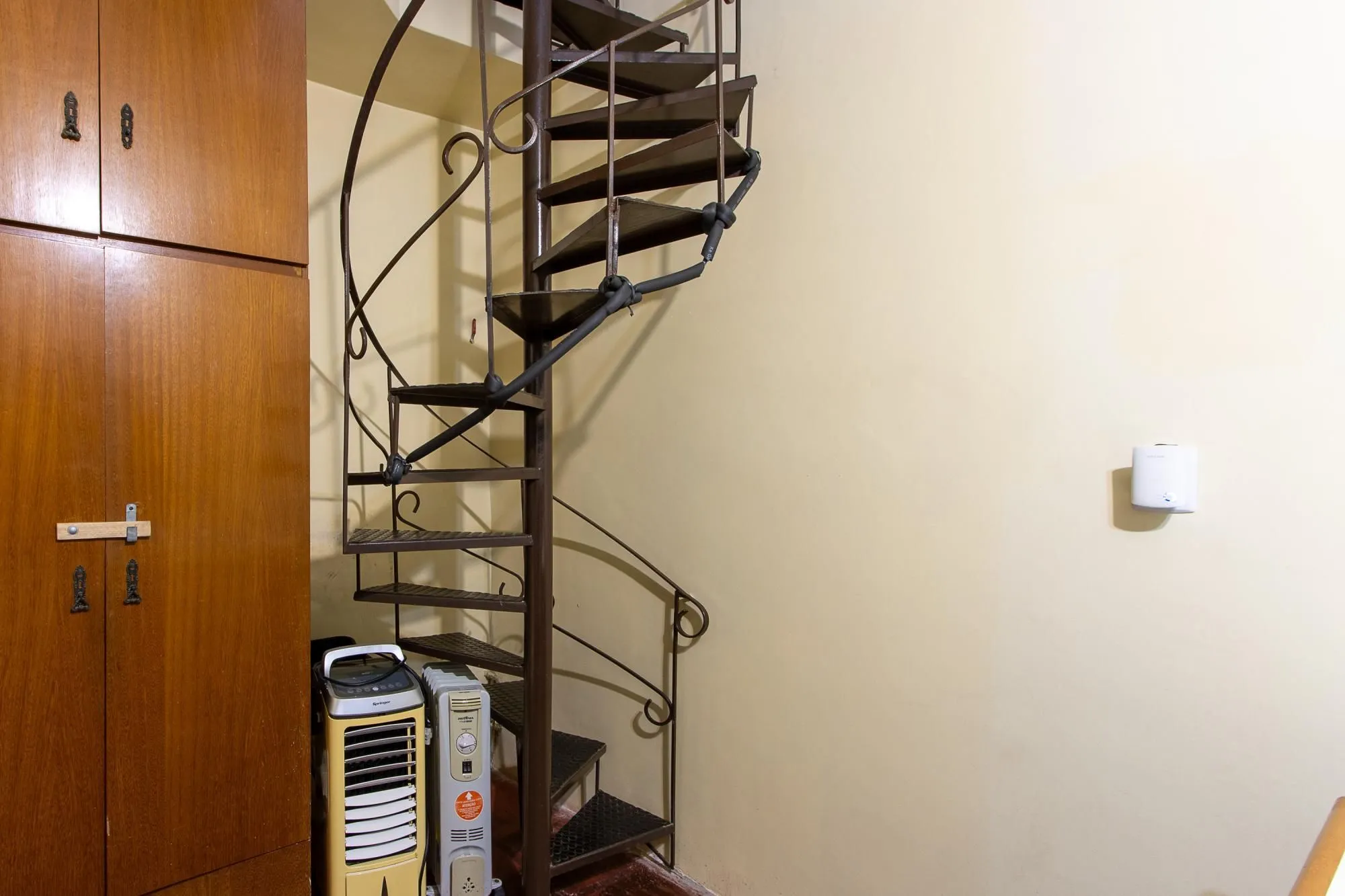 Imagem **Casa de 05 dormitórios, 03 suítes, 06 Banheiros, com 315,10m² privativos na Vila Conceição, Porto Alegre, RS**