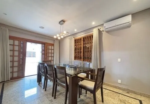 Imagem casa sobrado na Medianeira com 4 dormitórios