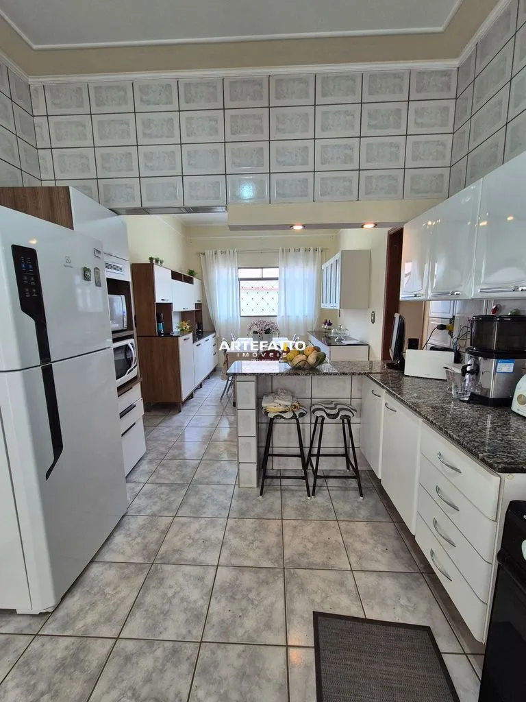 Imagem Casa com 3 dormitórios no bairro Santa Terezinha