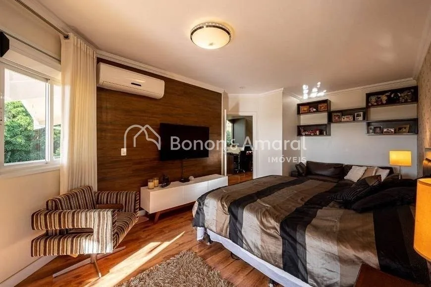 Imagem Casa de condomínio com 550 m² e 4 dormitórios