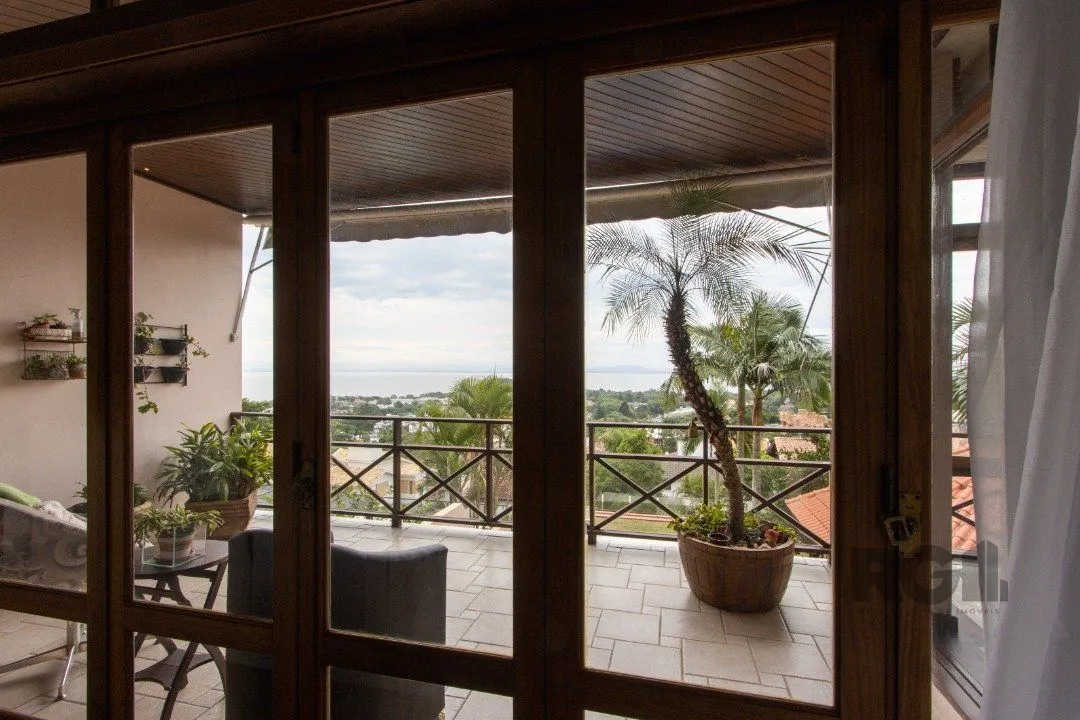 Imagem Casa para Venda com 4 dormitórios, sendo 2 suites e 4 vagas no bairro Jardim Isabel