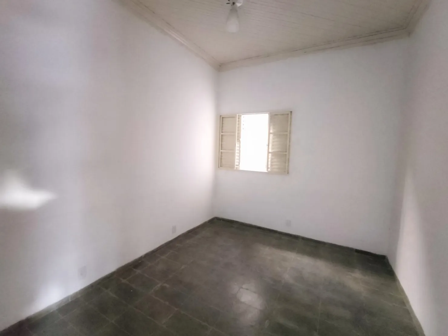 Imagem Comercial para Locação 4 Quartos, Vila São Geraldo, Taubaté - SP