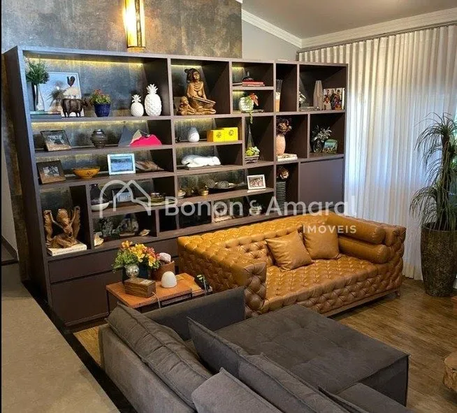 Imagem Casa Térrea em Condomínio Fechado com Amplo Terreno e Lazer Completo