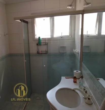 Imagem Espaçoso Apartamento de 3 Quartos em Indianópolis.