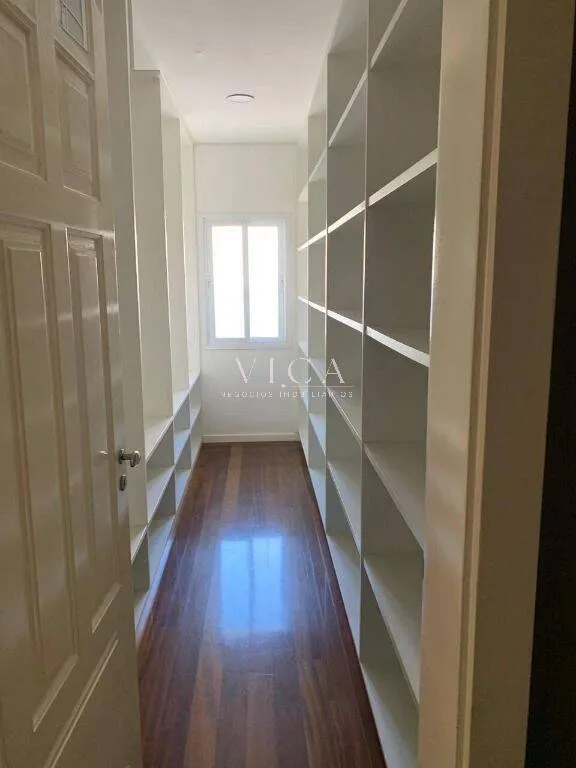Imagem Casa Alto Padrão para Locação no Tamboré 02, 904m², 4 Suítes, Piscina, SPA