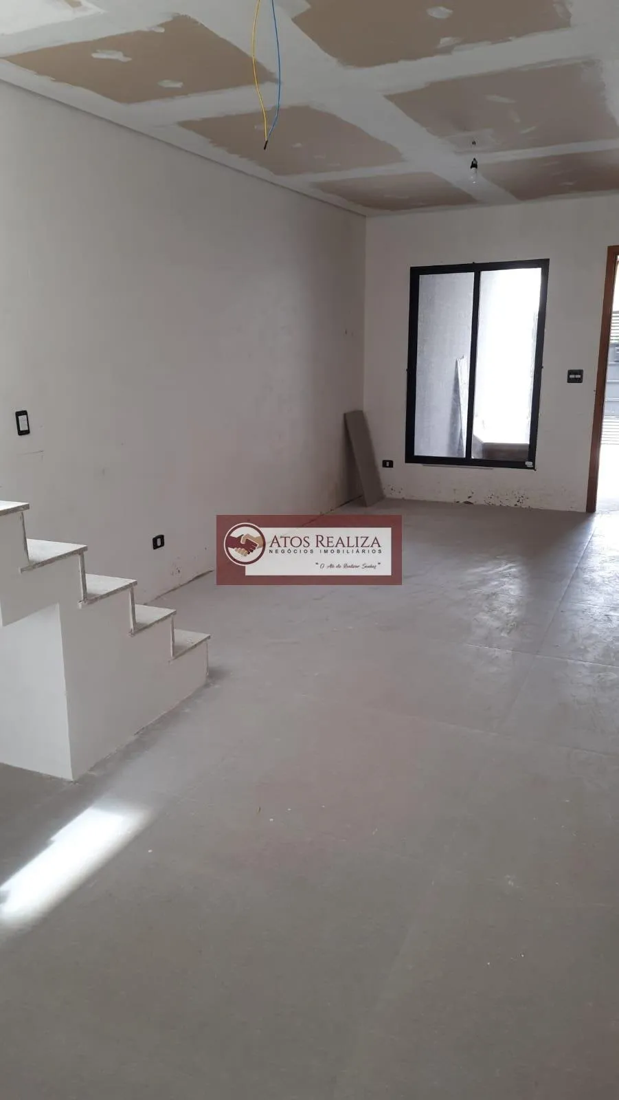 Imagem Sobrado com 3 Dormitórios, sendo 1 suíte , sendo com sacada, 100 m² de área útil, sala, cozinha, lavabo, conceito aberto, área gourmet, lavanderia, garagem para 2 autos.