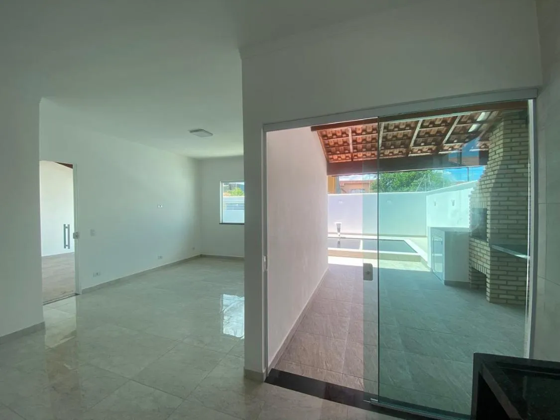 Imagem LINDA CASA NOVA COM PISCINA A 520 METROS DO MAR NO BOPIRANGA