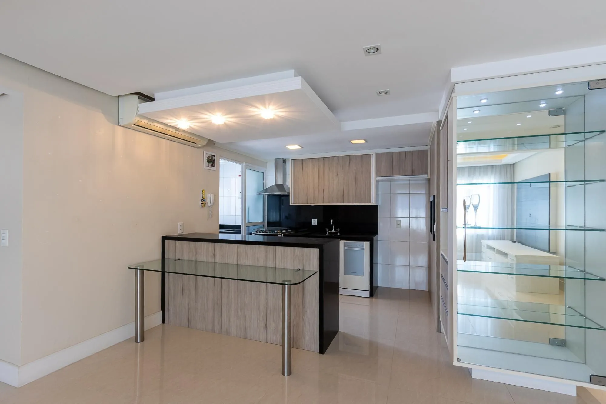 Imagem Apartamento de 3 dormitórios, 1 suíte e 2 vagas escrituradas no bairro Tristeza.