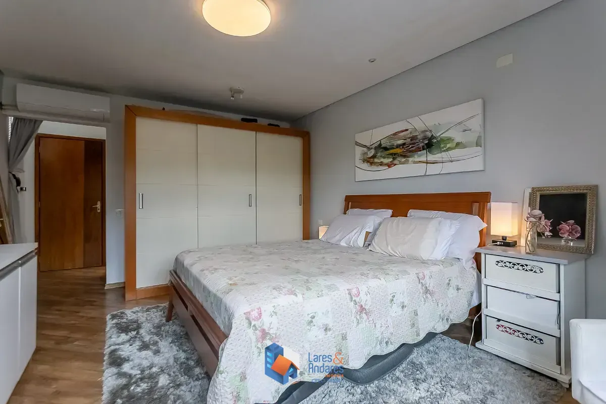Imagem Sobrado para venda em Vila Império com 3 quartos, sendo 1 suíte, 219m²
