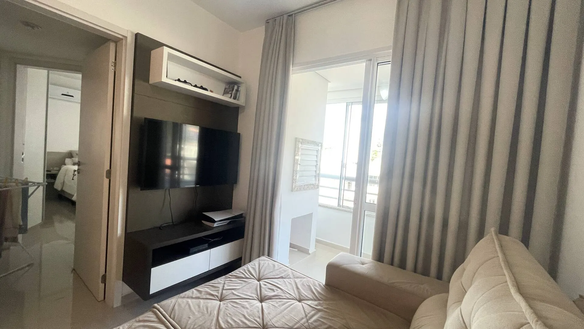 Imagem Apartamento para alugar em Canasvieiras 2 quartos com suíte e sacada