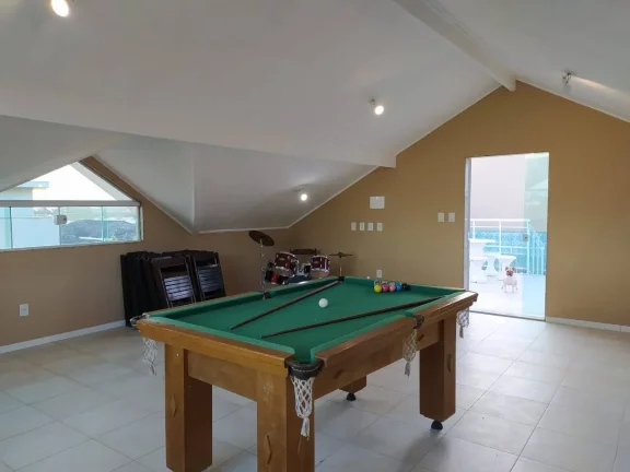 Imagem Casa alto padrão a venda no condomínio vale dos Cristais Macaé RJ.