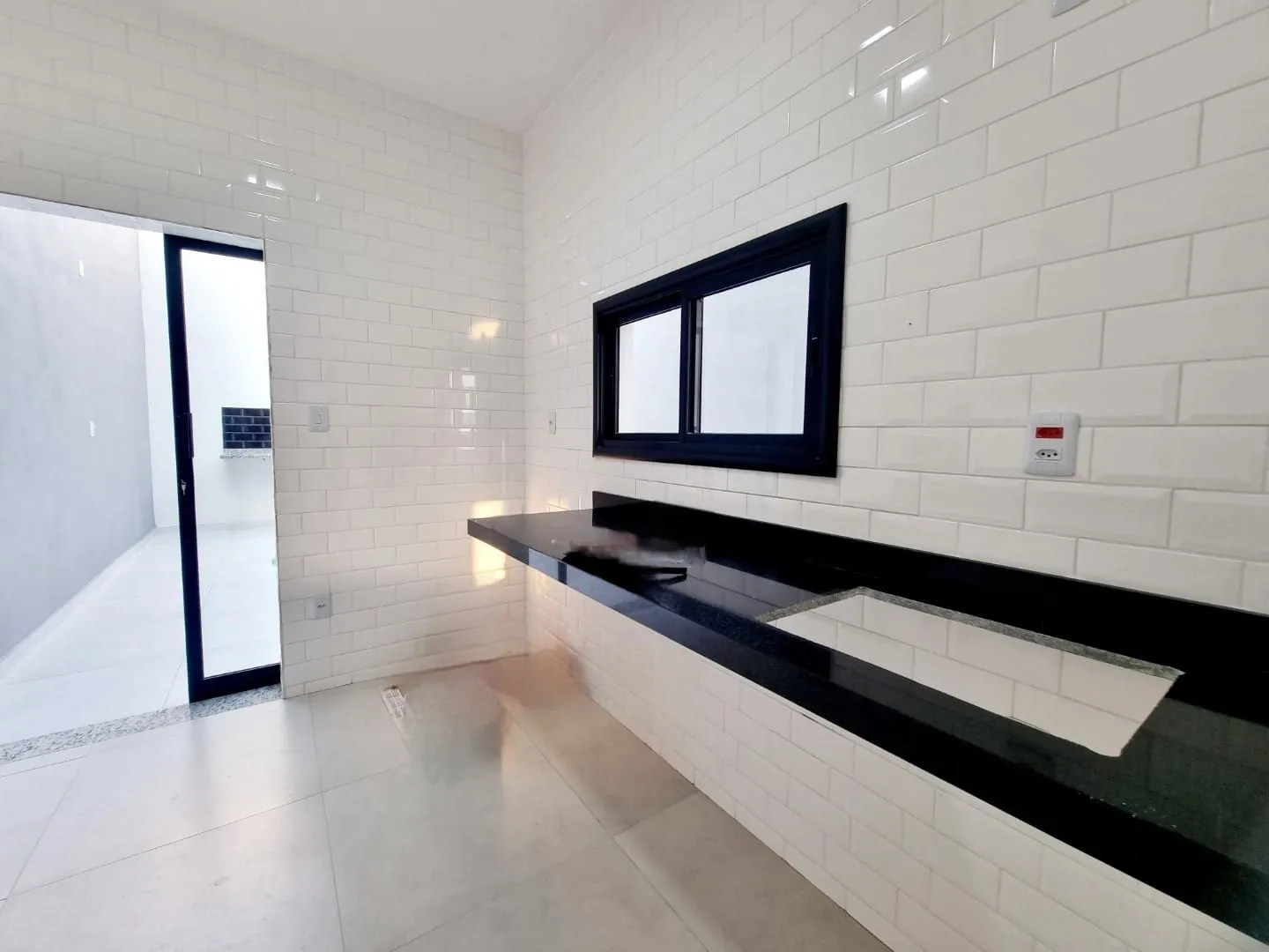 Imagem Casa térrea moderna com 3 dormitórios, suíte, closet, área gourmet e acabamentos de alta qualidade e bom gosto.