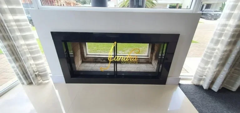 Imagem Casa térrea em condomínio fechado mobiliada e decorada 160m2