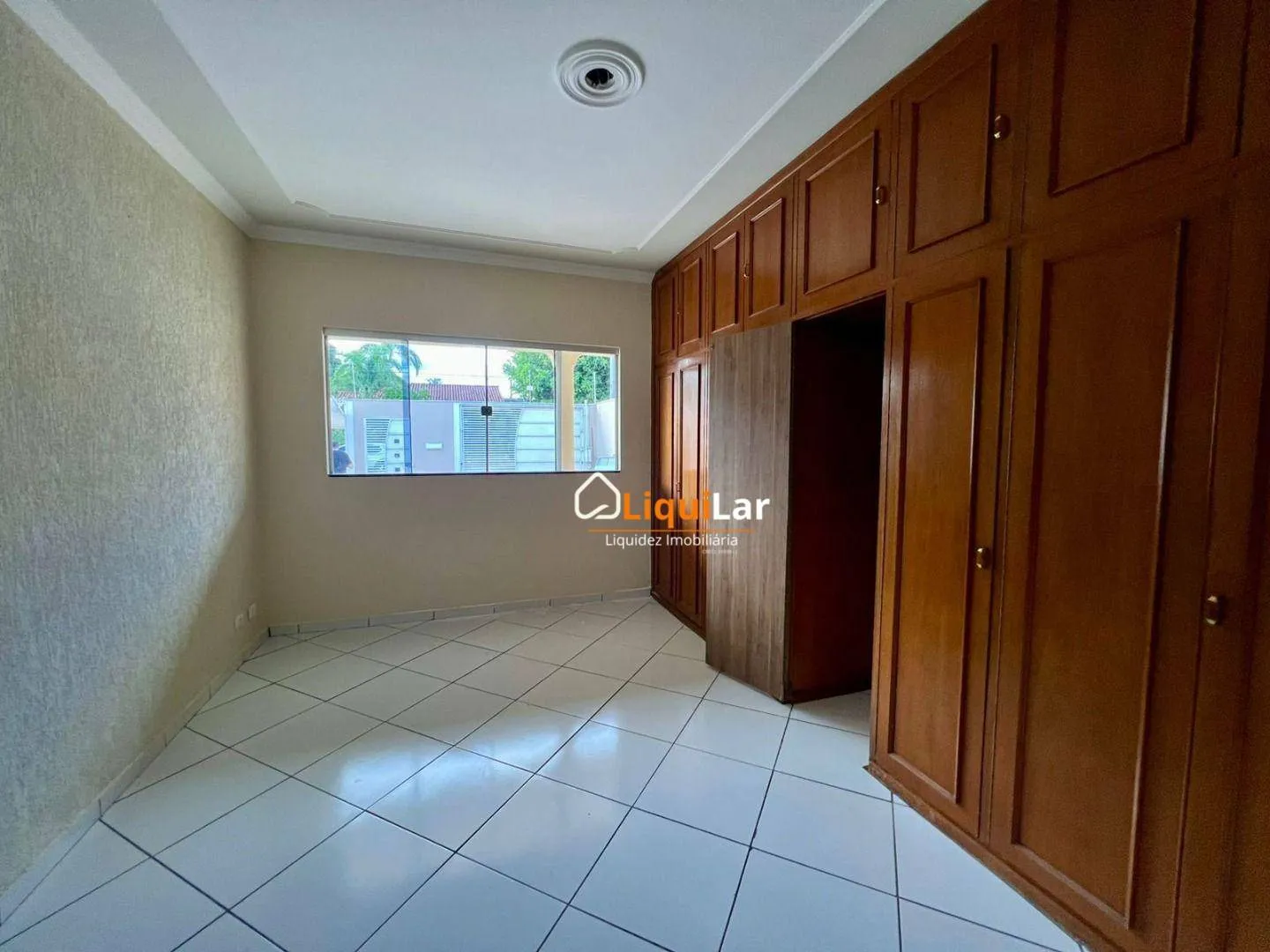 Imagem Imóvel Amplo com Dupla Aptidão Residencial ou Comercial em Terreno de 600 m² com Varanda Gourmet